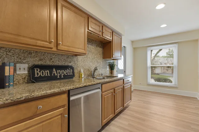 $439,000 | 19W019 Ave Barbizon, Oak Brook, IL 60523