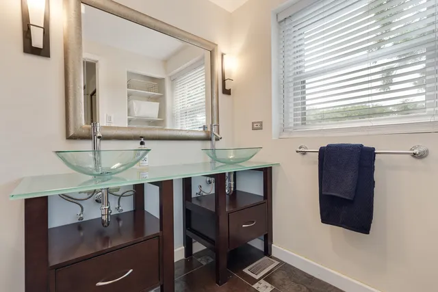 $439,000 | 19W019 Ave Barbizon, Oak Brook, IL 60523