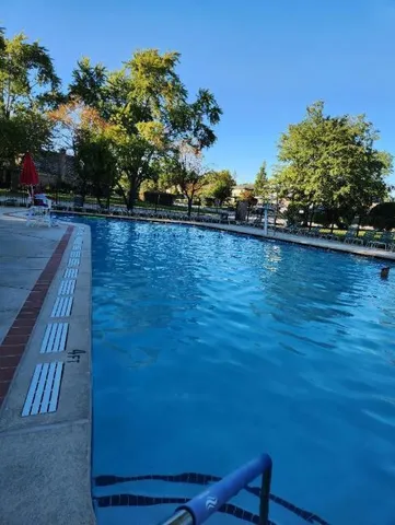 $439,000 | 19W019 Ave Barbizon, Oak Brook, IL 60523