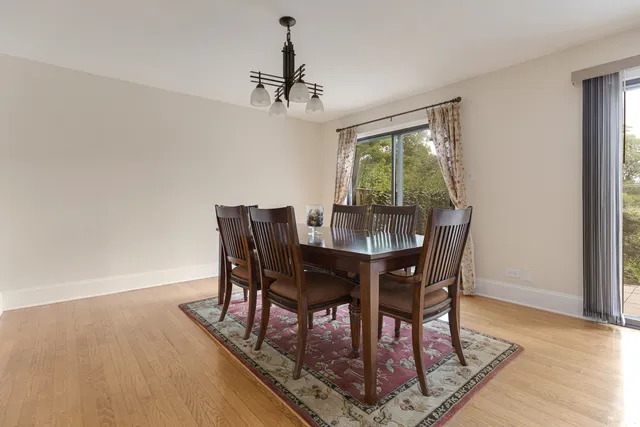 $439,000 | 19W019 Ave Barbizon, Oak Brook, IL 60523