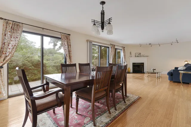 $439,000 | 19W019 Ave Barbizon, Oak Brook, IL 60523