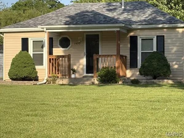 $164,900 | 1495 Veterans Drive, De Soto, MO 63020