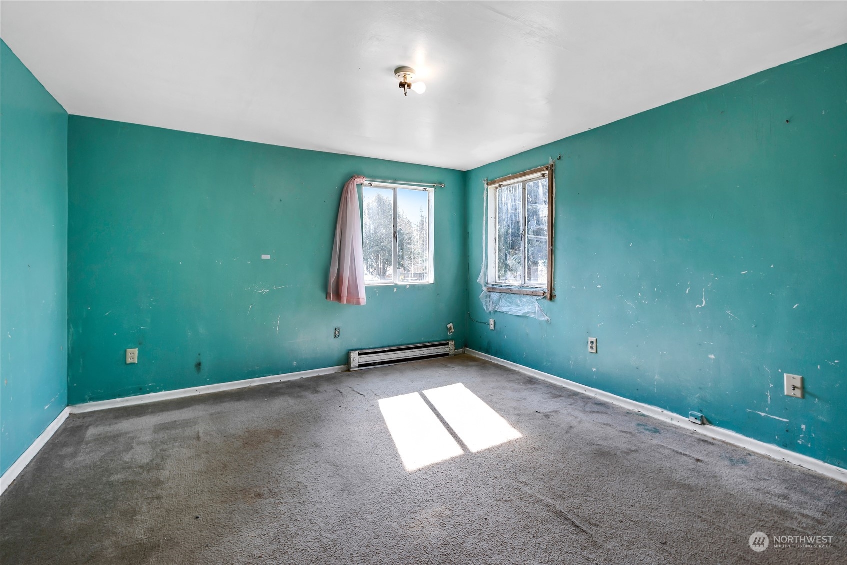 10057 24th Avenue Southwest Seattle, WA 98146 - Photo 11 of 23 a view of empty room with window