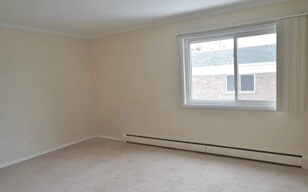 $2,100 | 10369 Dearlove Road, Unit 2F, Glenview, IL 60025