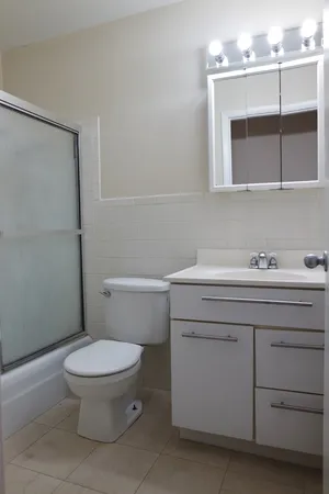 $2,100 | 10369 Dearlove Road, Unit 2F, Glenview, IL 60025