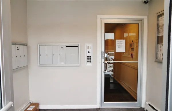 $2,100 | 10369 Dearlove Road, Unit 2F, Glenview, IL 60025