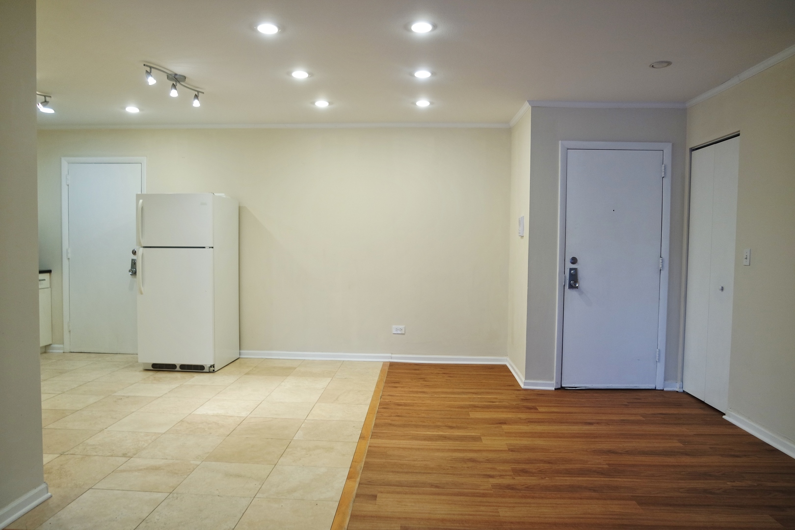 10369 Dearlove Road, Unit 2F Glenview, IL 60025 - Photo 2 of 19