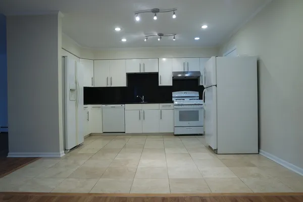 $2,100 | 10369 Dearlove Road, Unit 2F, Glenview, IL 60025