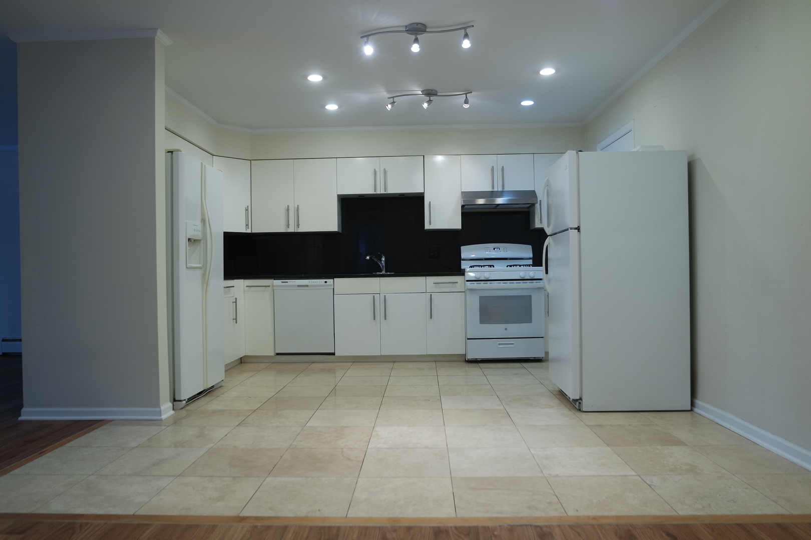 10369 Dearlove Road, Unit 2F Glenview, IL 60025 - Photo 5 of 19