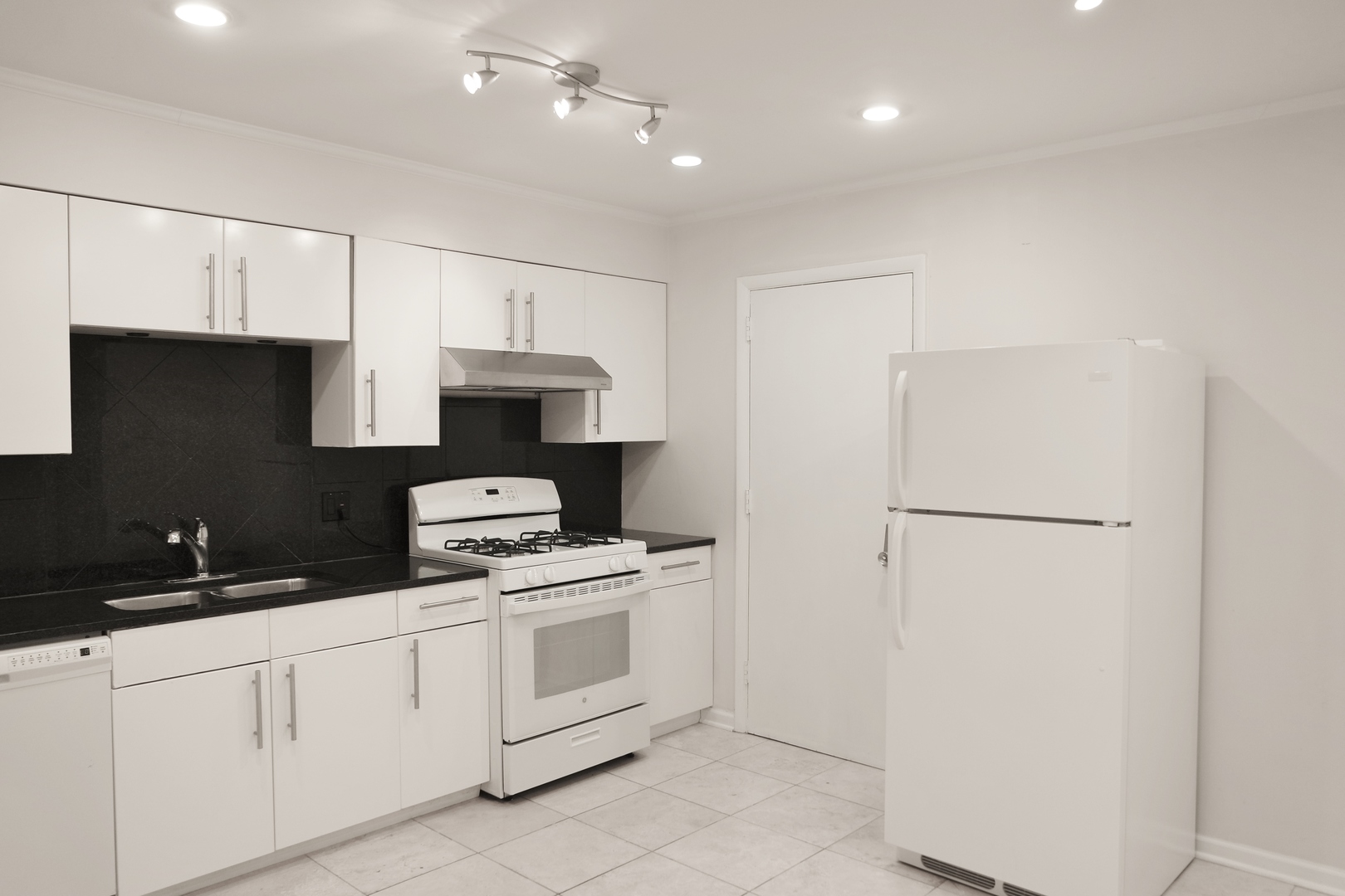 10369 Dearlove Road, Unit 2F Glenview, IL 60025 - Photo 7 of 19