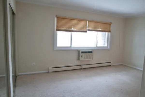 $2,100 | 10369 Dearlove Road, Unit 2F, Glenview, IL 60025