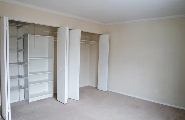 $2,100 | 10369 Dearlove Road, Unit 2F, Glenview, IL 60025