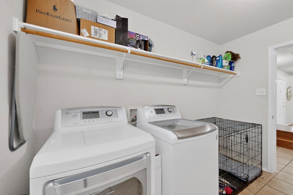 3825 Clay Mathis Road Mesquite, TX 75181 - Photo 37 of 39 a utility room with dryer and washer