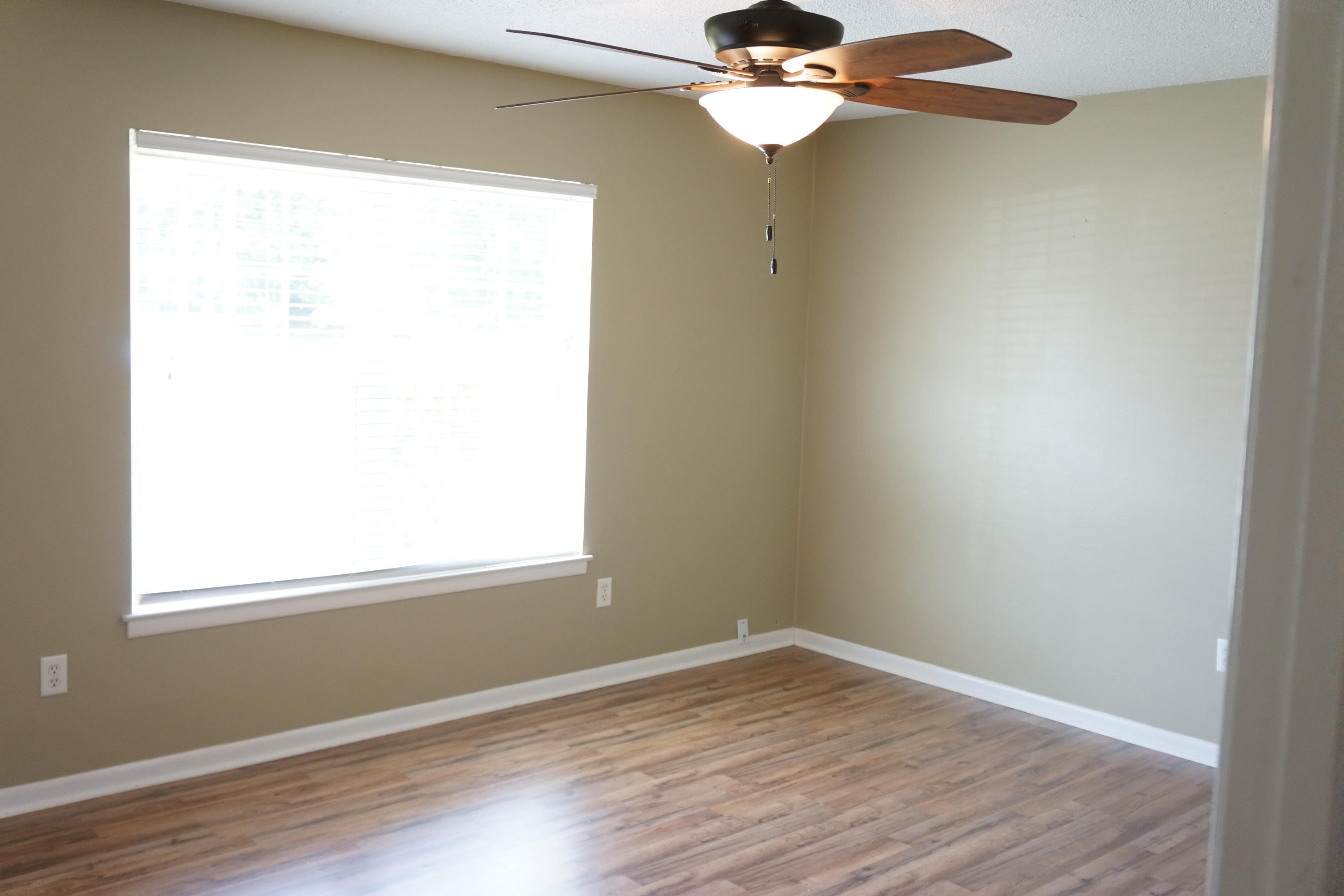 5339 Hillcrest Road Crestview, FL 32539 - Photo 3 of 25 Living room view from hall