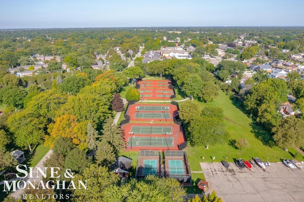 1694 Newcastle Road Grosse Pointe, MI 48236 - Photo 40 of 41 50124791-39.JPG