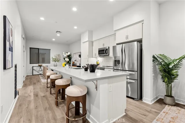 $940,000 | 255 Elm Avenue, Long Beach, CA 90802