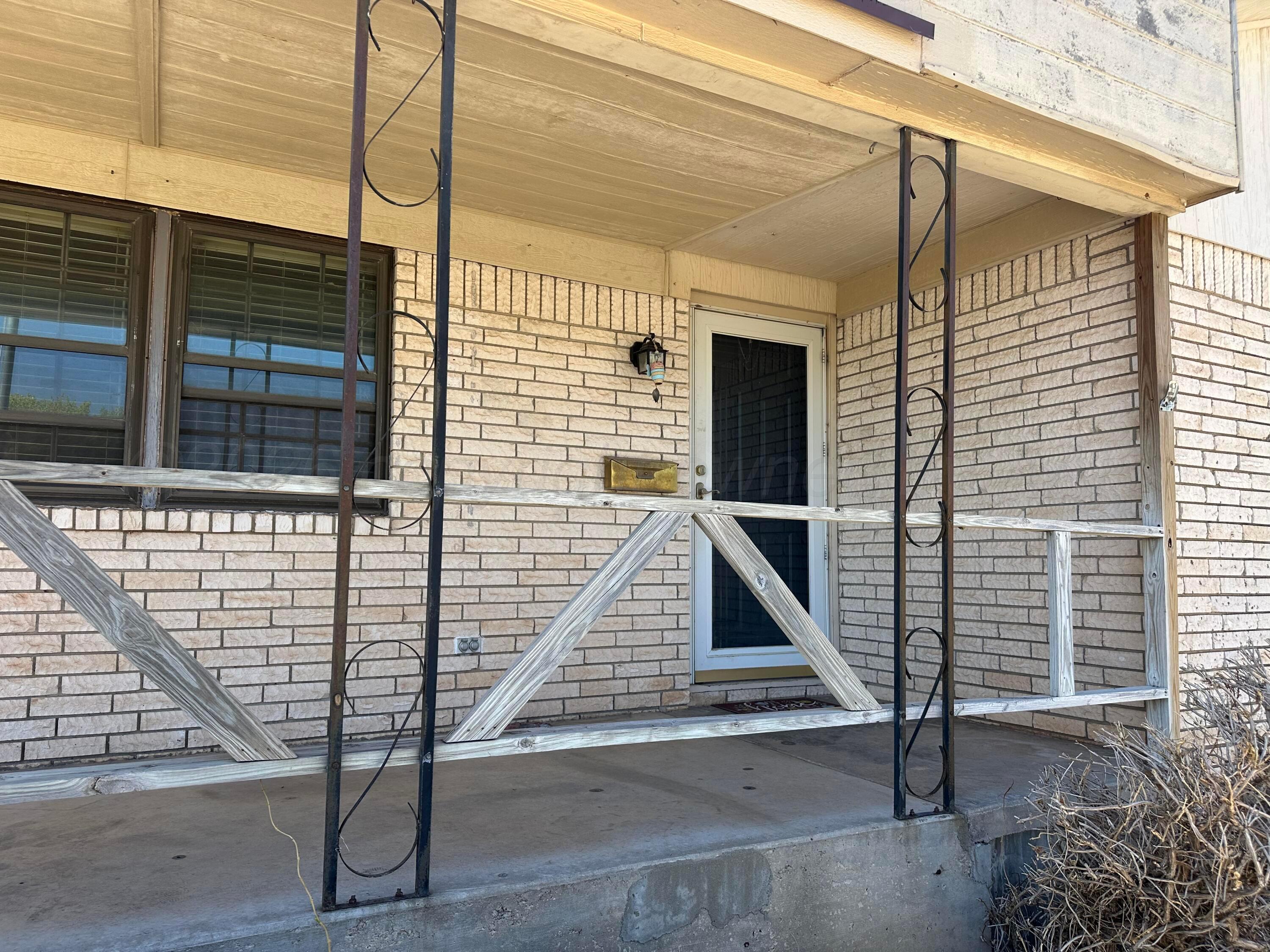 680 Evergreen Street Borger, TX 79007 - Photo 2 of 15 IMG_3883-preview