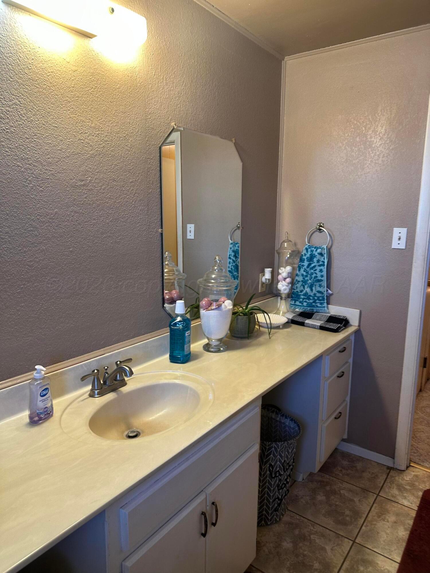 680 Evergreen Street Borger, TX 79007 - Photo 9 of 15 IMG_3890-preview