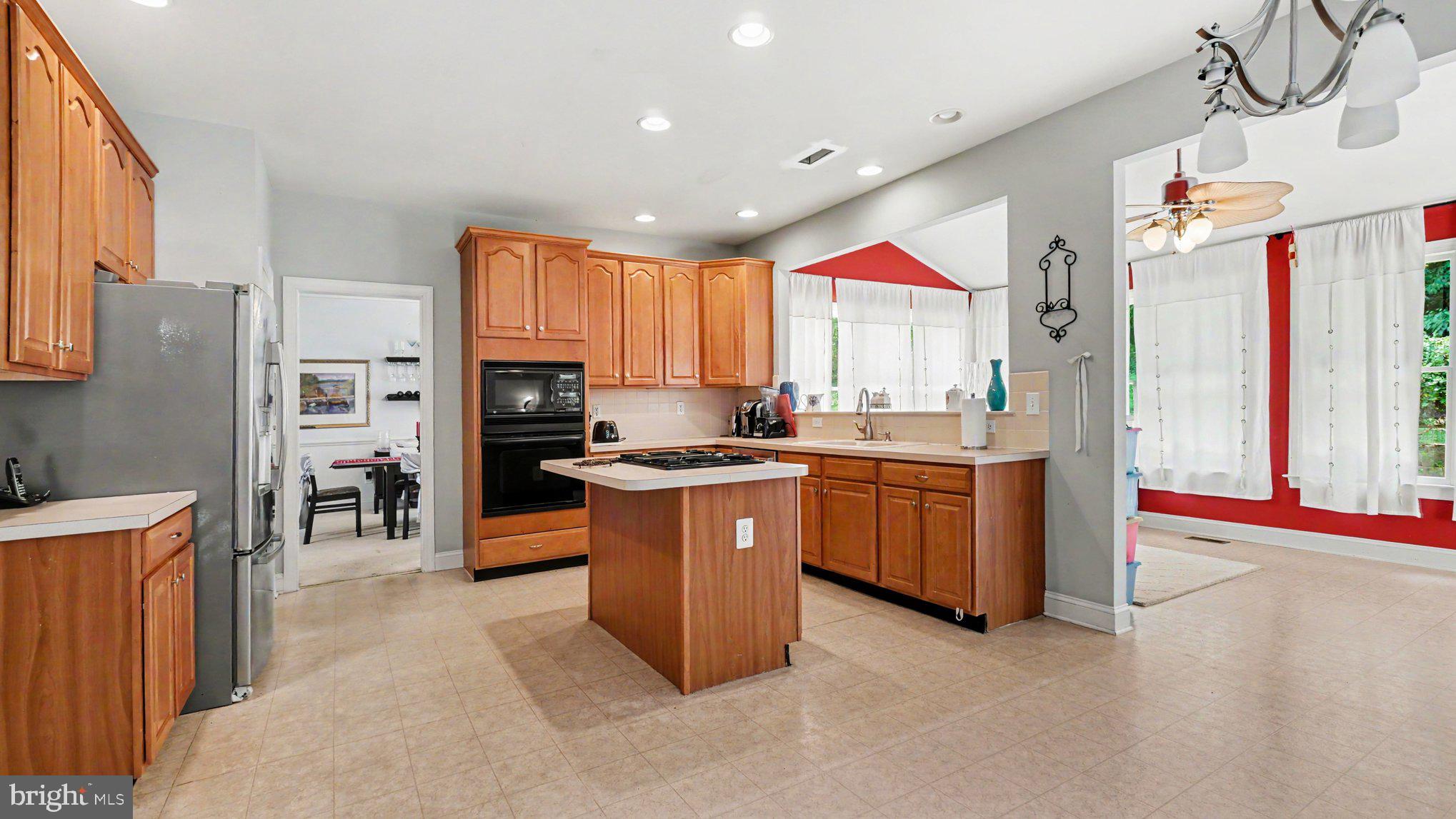 505 Springview Lane Phoenixville, PA 19460 - Photo 12 of 38