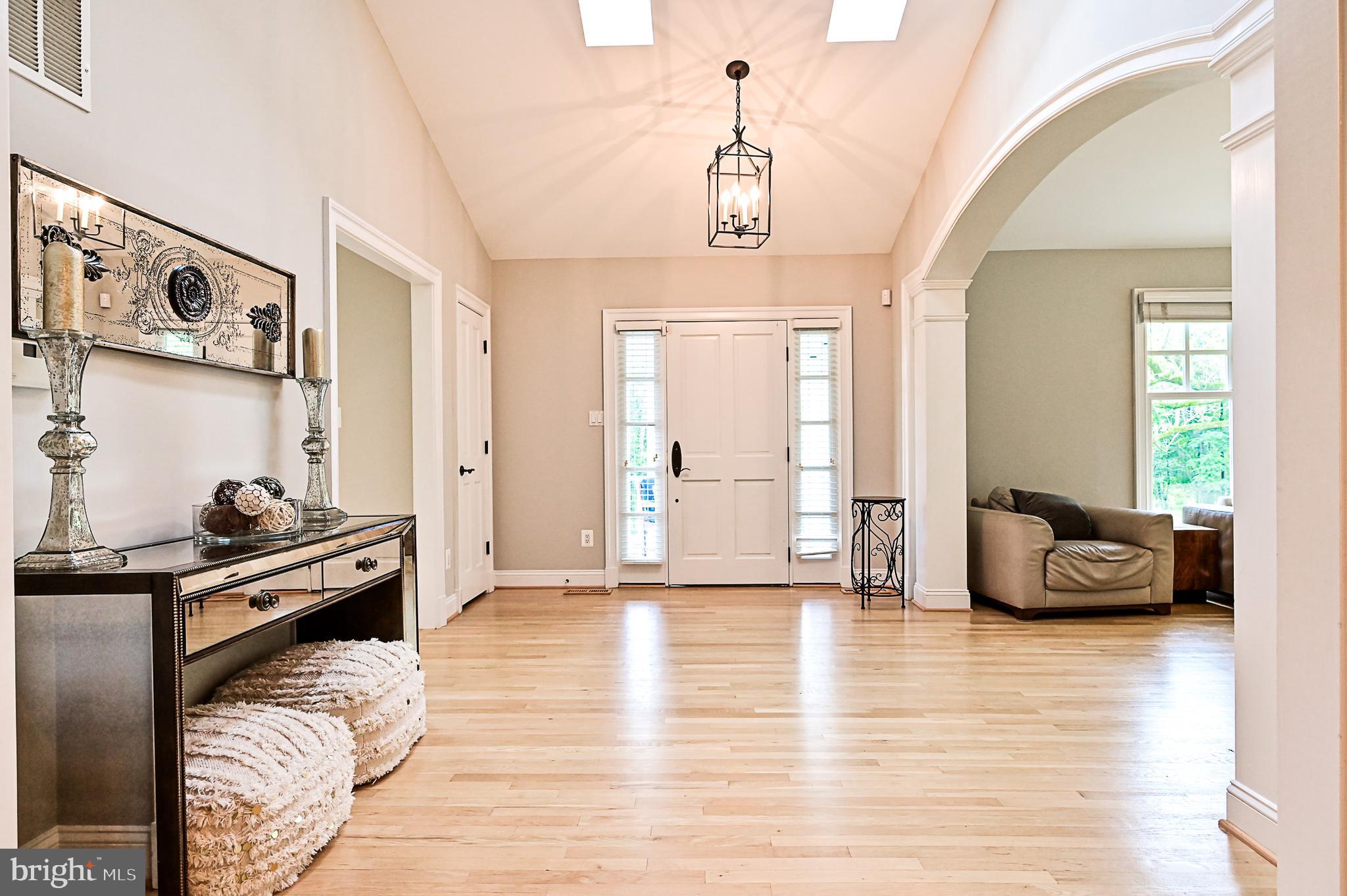735 Seneca Road Great Falls, VA 22066 - Photo 15 of 45 Gallery Image 15
