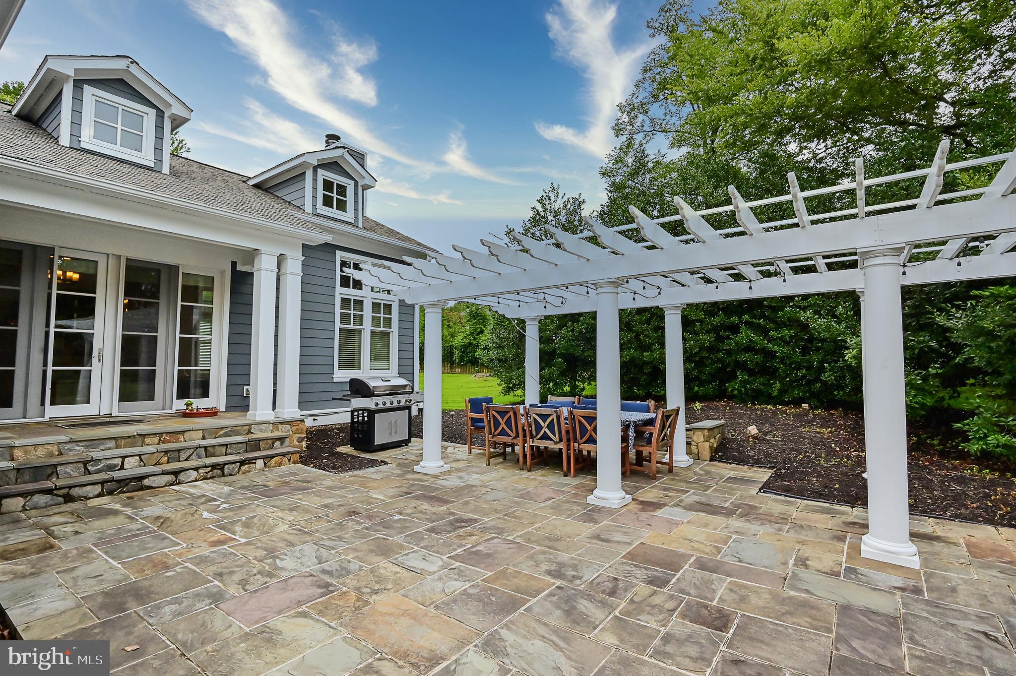 735 Seneca Road Great Falls, VA 22066 - Photo 10 of 45 Gallery Image 10