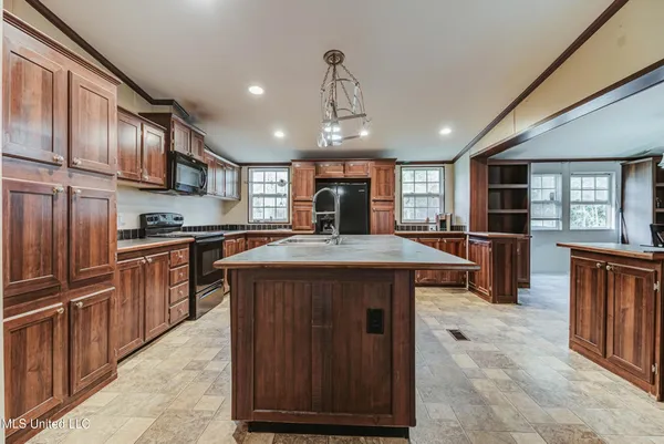 $189,000 | 7141 Road 406, Kiln, MS 39556
