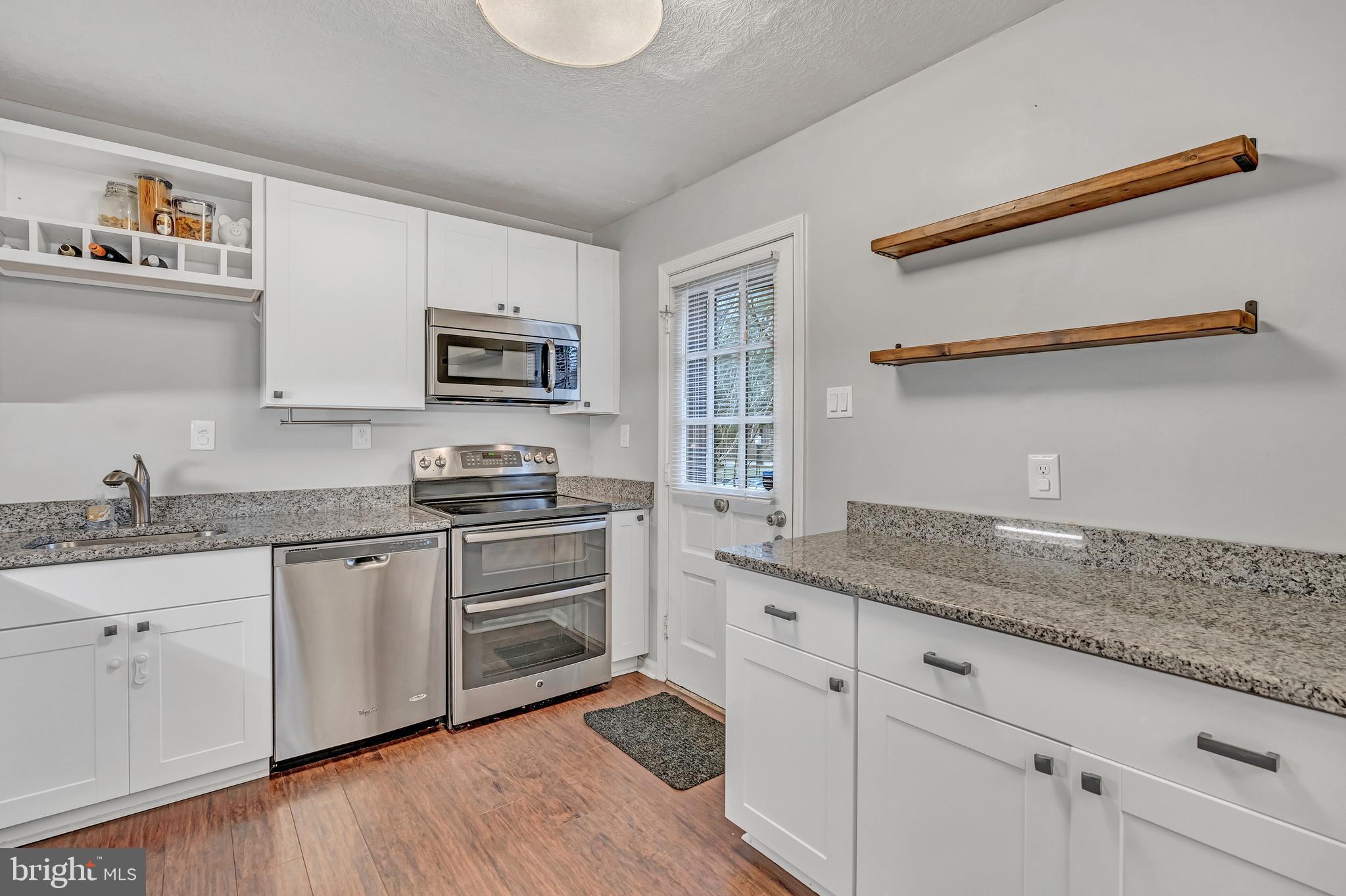 9223 Burke Road Burke, VA 22015 - Photo 5 of 31