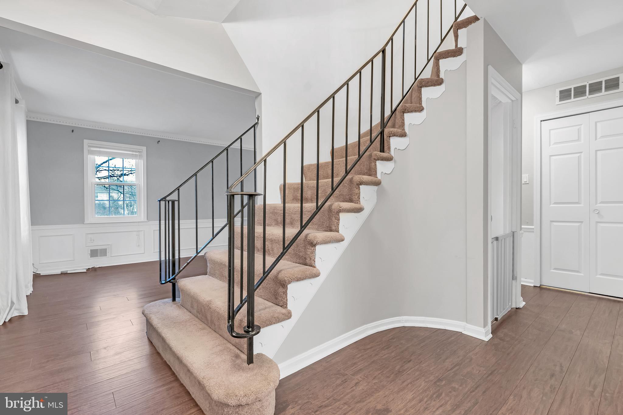 9223 Burke Road Burke, VA 22015 - Photo 9 of 31