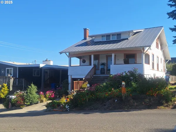 $448,500 | 175 South 6th Street, Reedsport, OR 97467