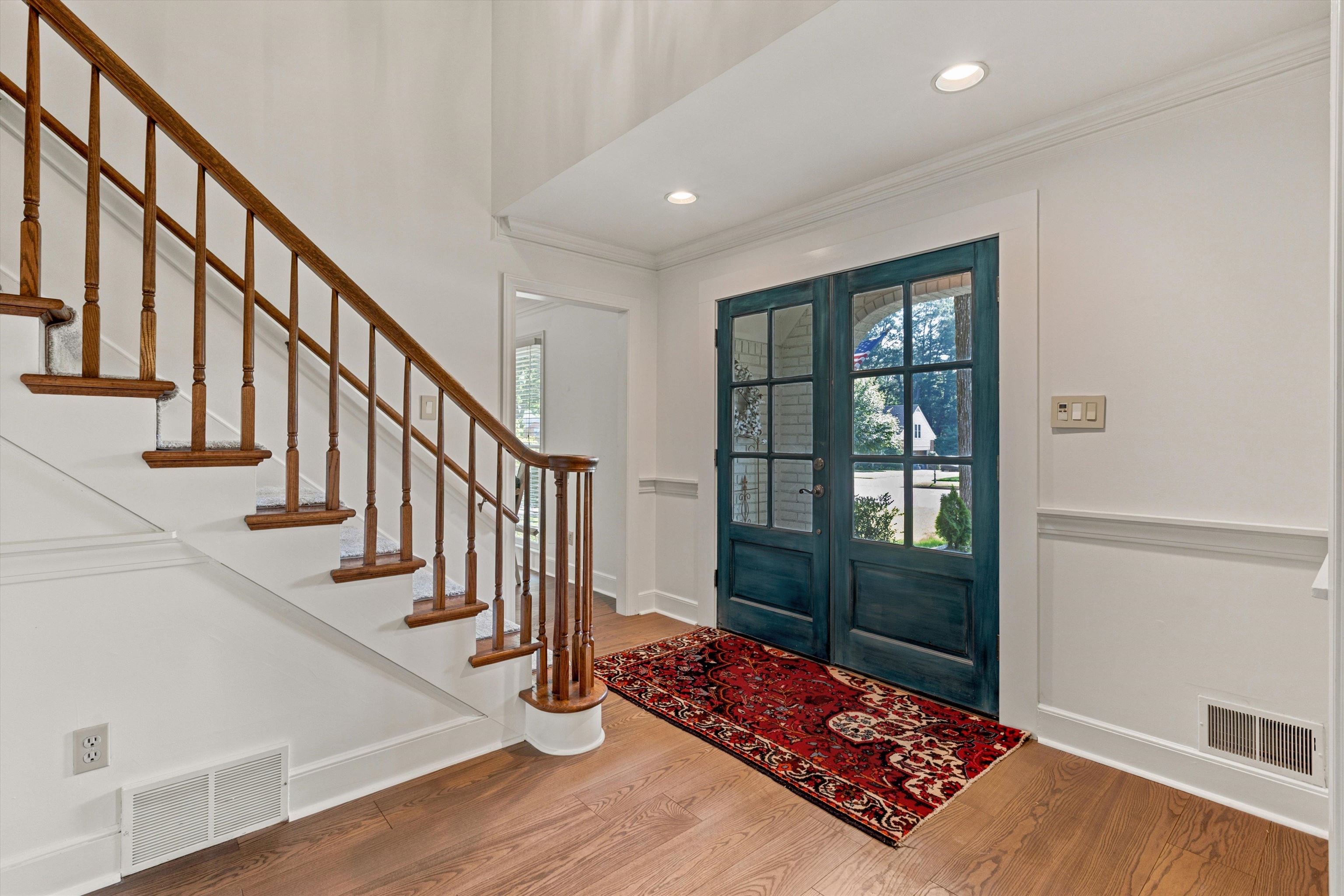 1863 Miller Farms Road Germantown, TN 38138 - Photo 6 of 32 2 story Entry with smooth ceilings, new hardwood floors, new interior paint