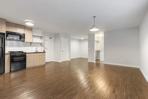 $1,750 | 6134 North Kenmore Avenue, Unit 406, Chicago, IL 60660