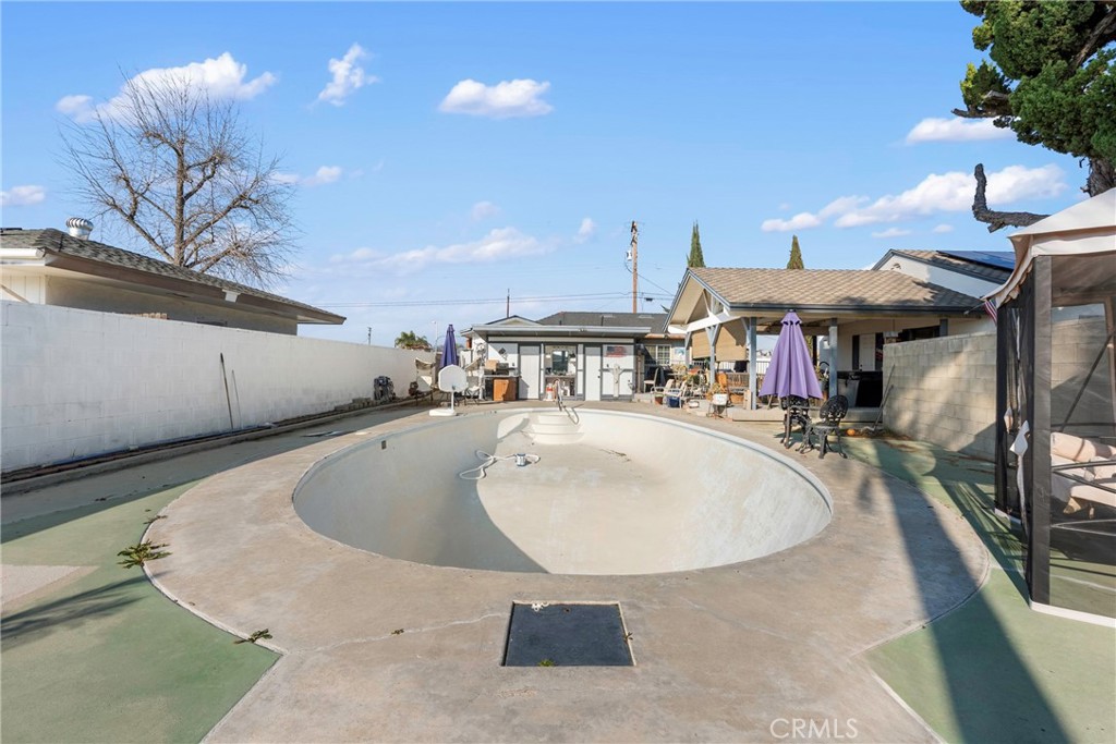 1000 1st Street Wasco, CA 93280 - Photo 47 of 75 a swimming pool with outdoor seating and yard