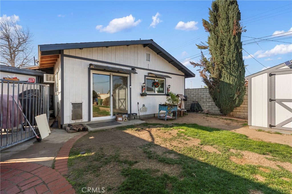 1000 1st Street Wasco, CA 93280 - Photo 56 of 75 a view of a house with backyard and sitting area