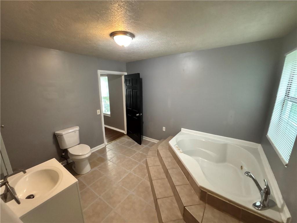 335 Cedarhurst Street Pittsburgh, PA 15210 - Photo 20 of 28 a bathroom with a sink and toilet