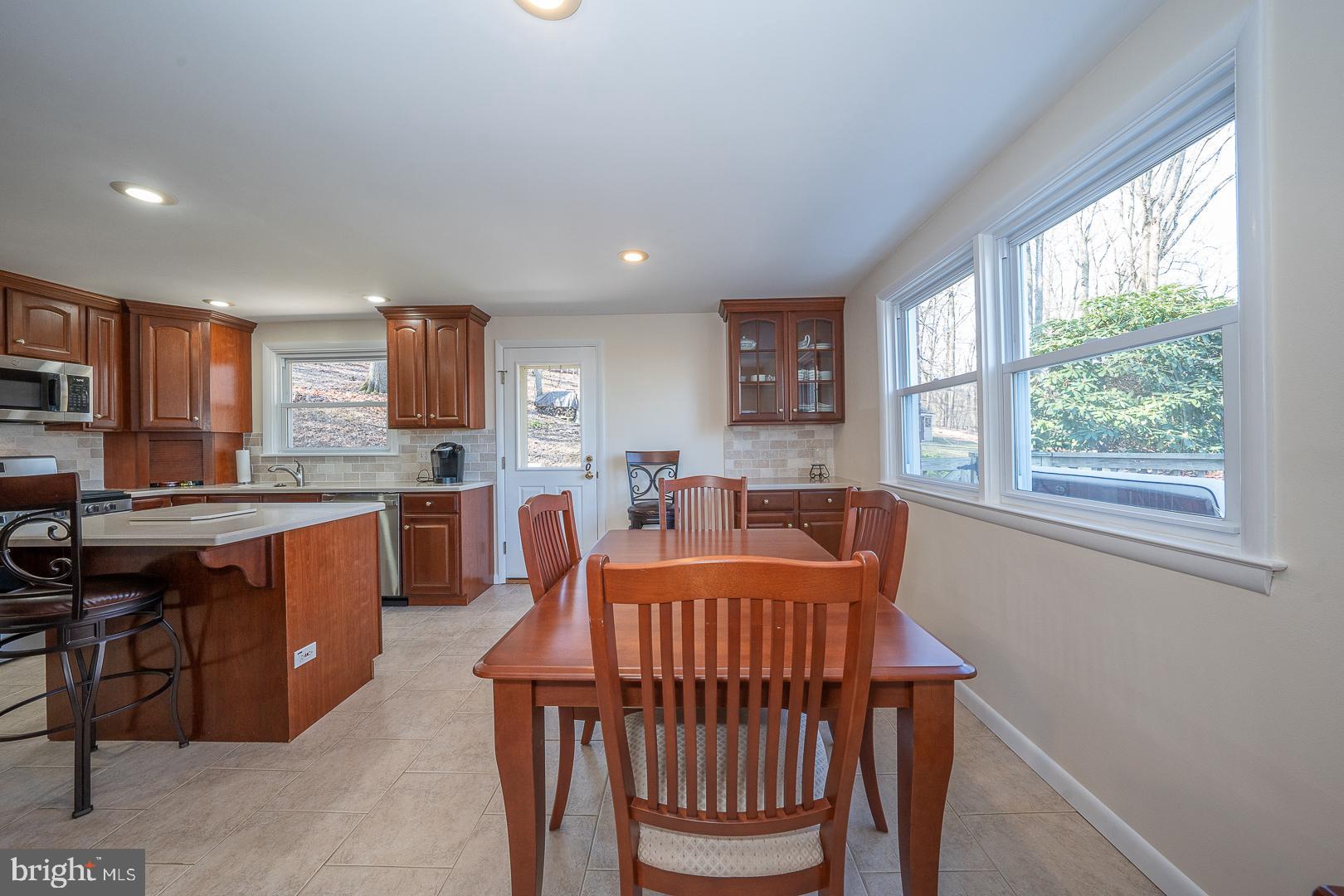 564 Forest Road Wayne, PA 19087 - Photo 12 of 61 Dining area