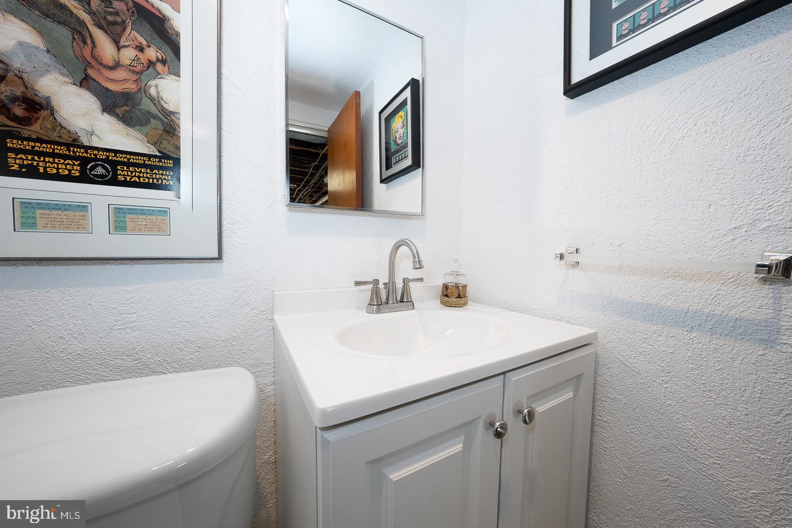 564 Forest Road Wayne, PA 19087 - Photo 36 of 61 Powder room