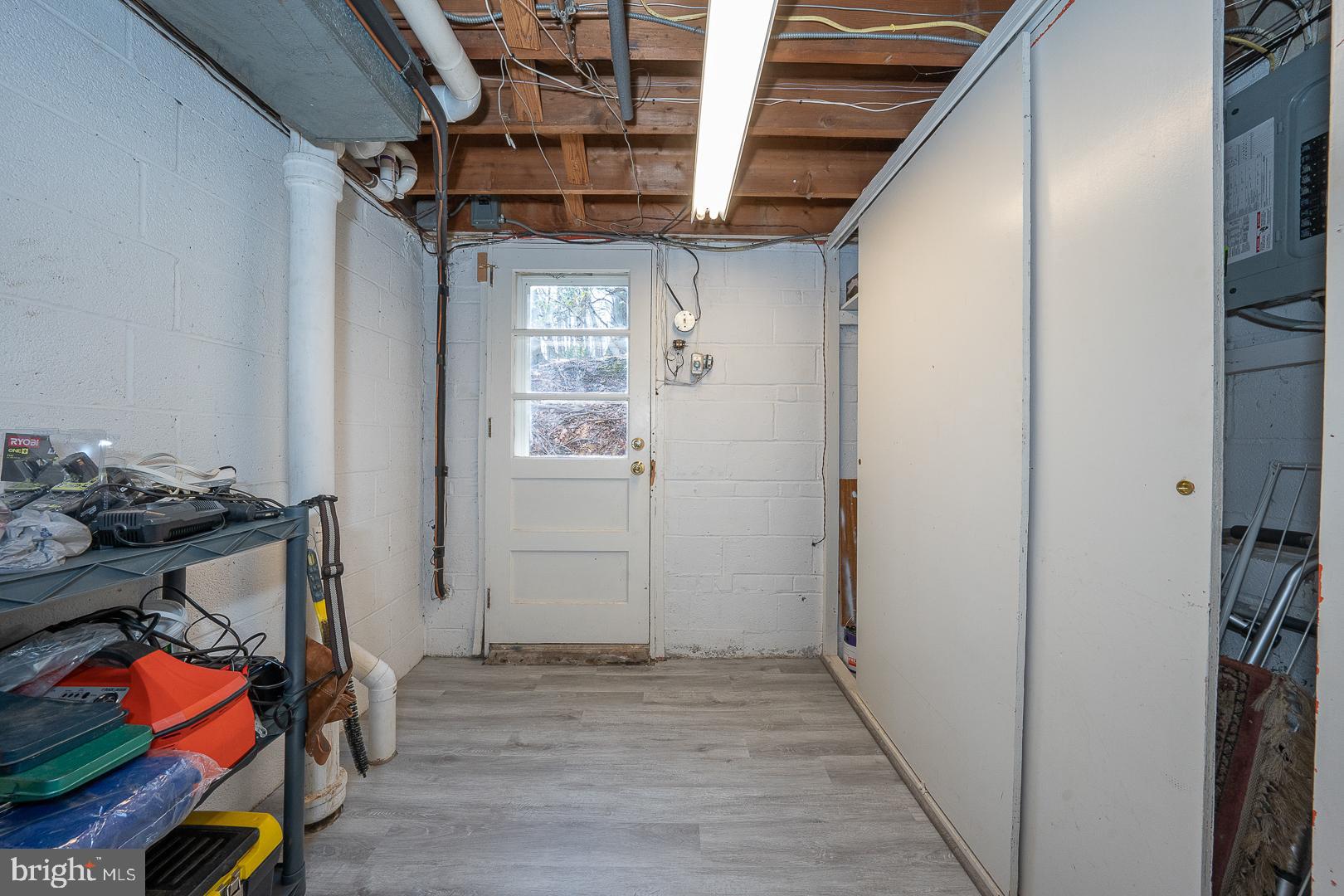 564 Forest Road Wayne, PA 19087 - Photo 37 of 61 Mud room