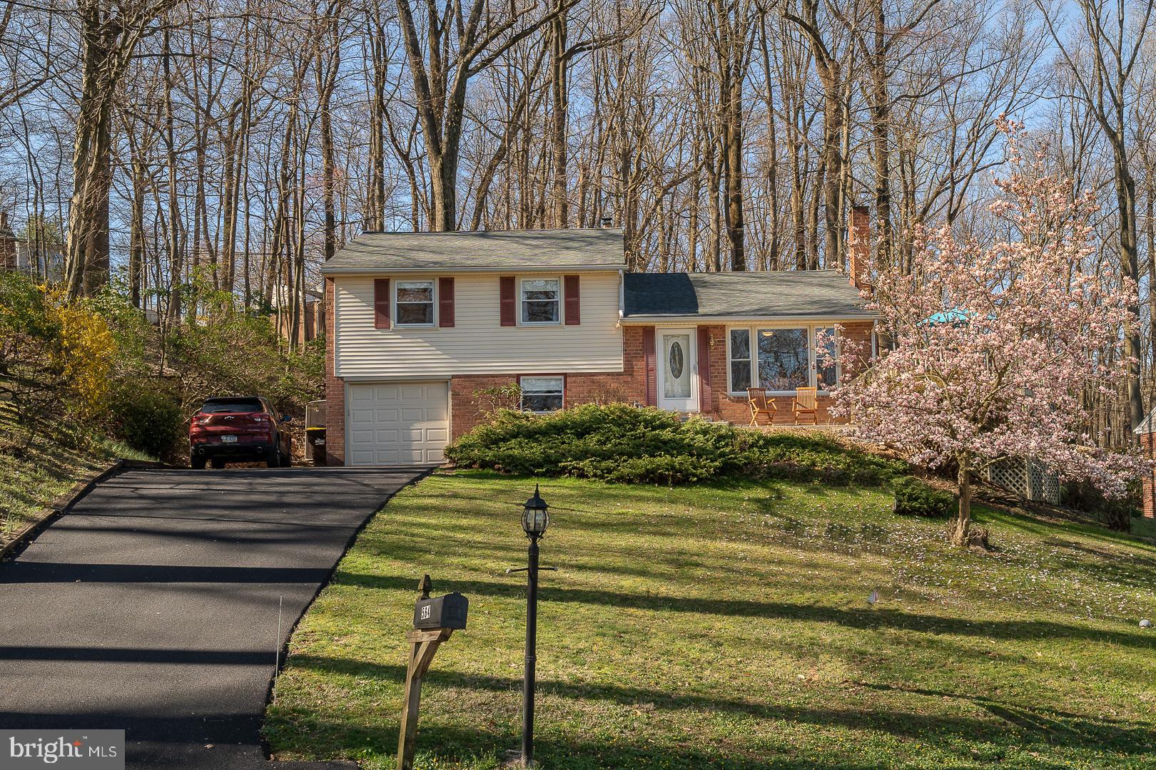 564 Forest Road Wayne, PA 19087 - Photo 4 of 61 Front yard