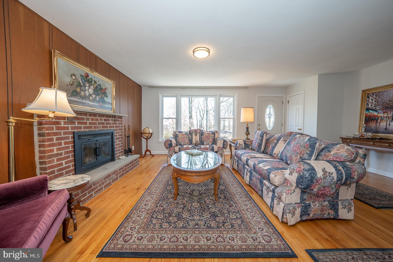 564 Forest Road Wayne, PA 19087 - Photo 10 of 61 Living room
