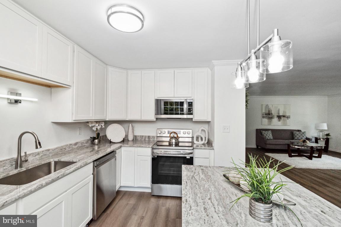 228 Falcon Drive Pasadena, MD 21122 - Photo 15 of 51 CONVECTION STOVE WITH BUILT IN AIR FRYER