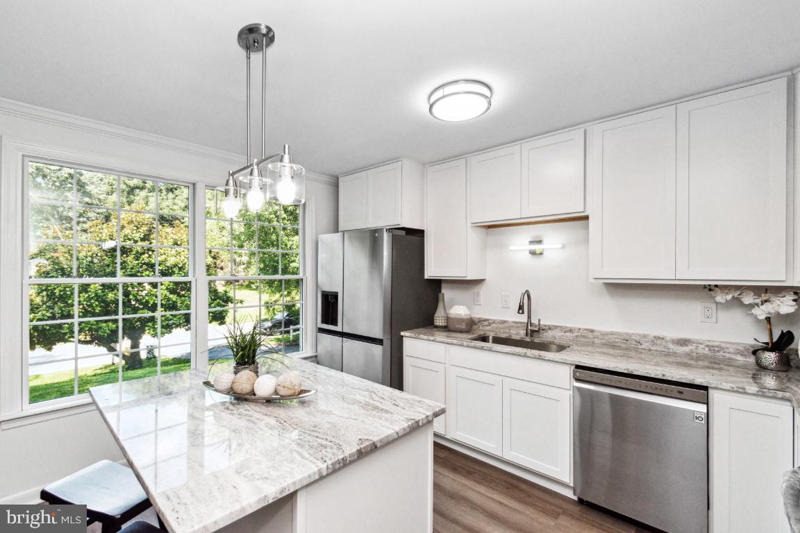 228 Falcon Drive Pasadena, MD 21122 - Photo 16 of 51 BREAKFAST BAR