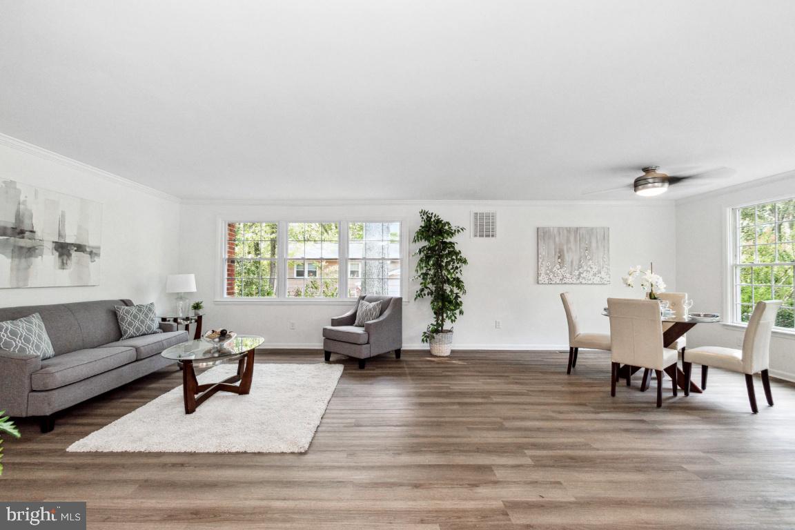 228 Falcon Drive Pasadena, MD 21122 - Photo 8 of 51 LIVING ROOM