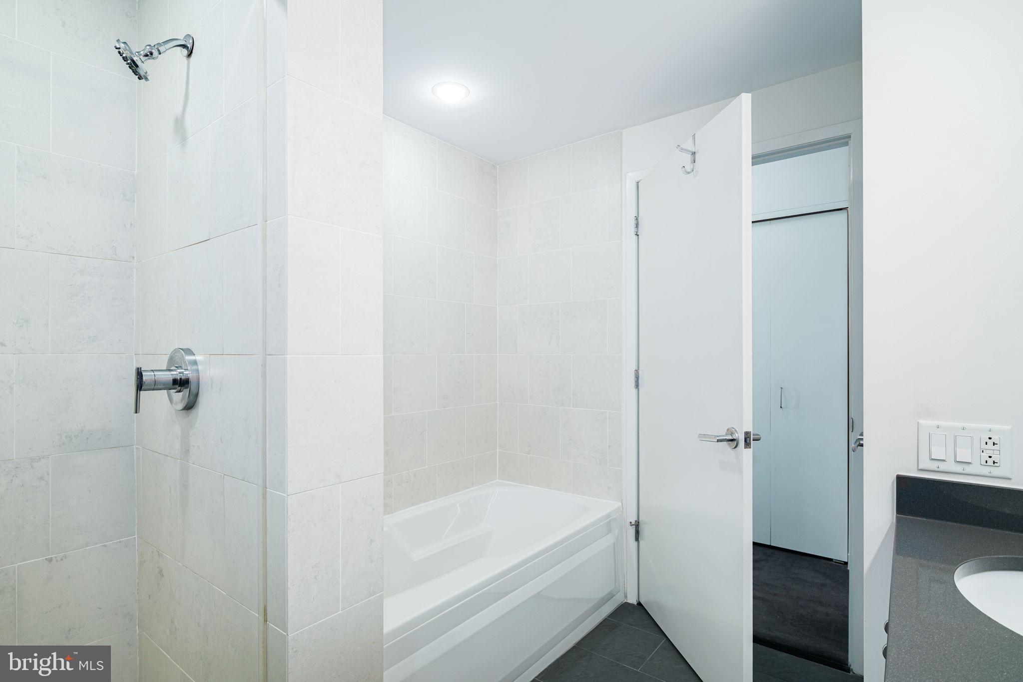 2101 Market Street, Unit 1907 Philadelphia, PA 19103 - Photo 14 of 32