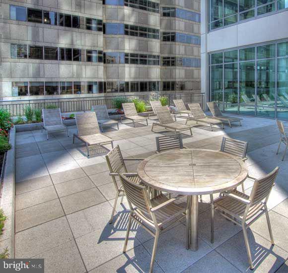 2101 Market Street, Unit 1907 Philadelphia, PA 19103 - Photo 30 of 32