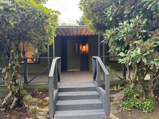 a view of a entryway of a house