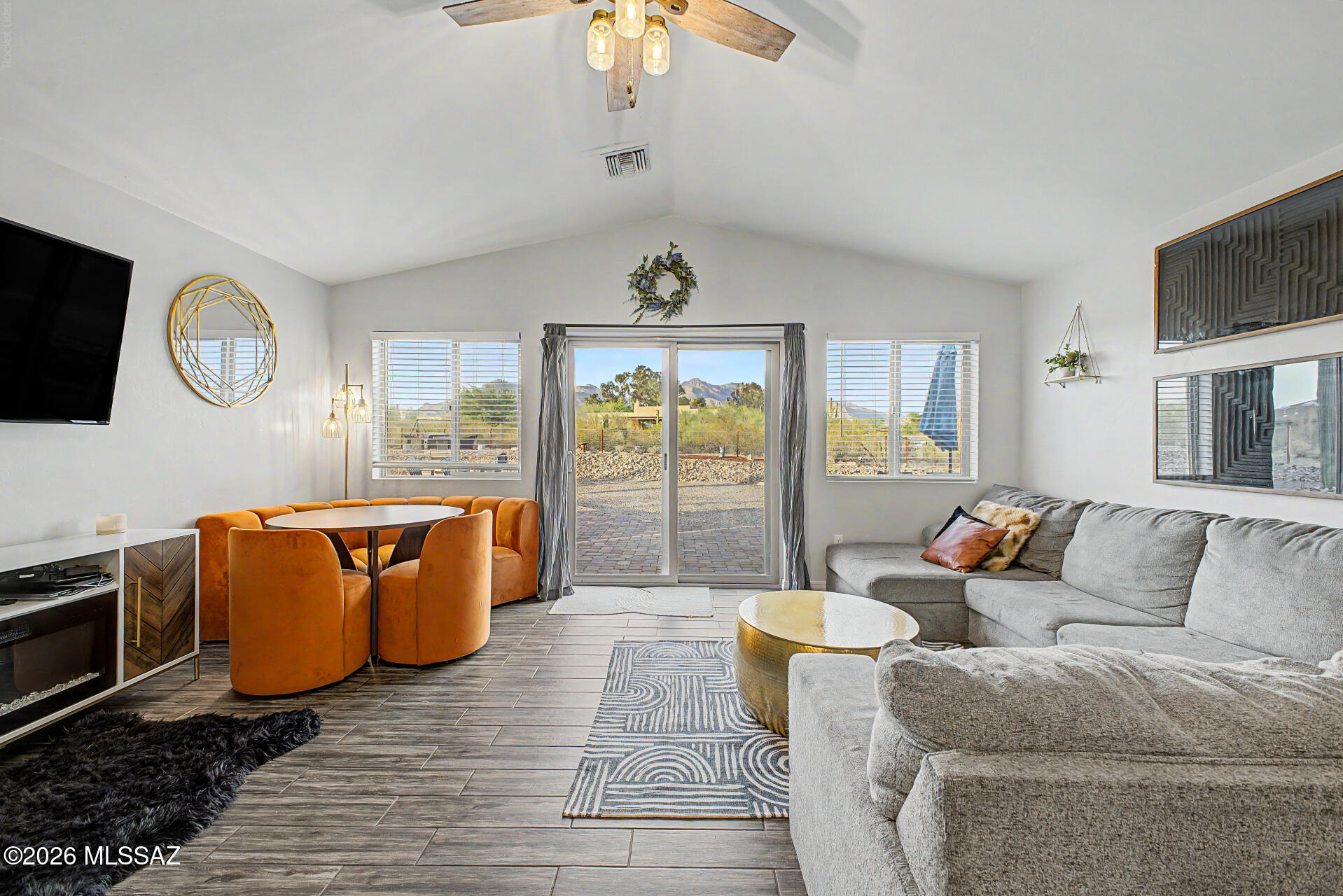 1146 West Las Lomitas Road Tucson, AZ 85704 - Photo 10 of 50 Living area with dining nook