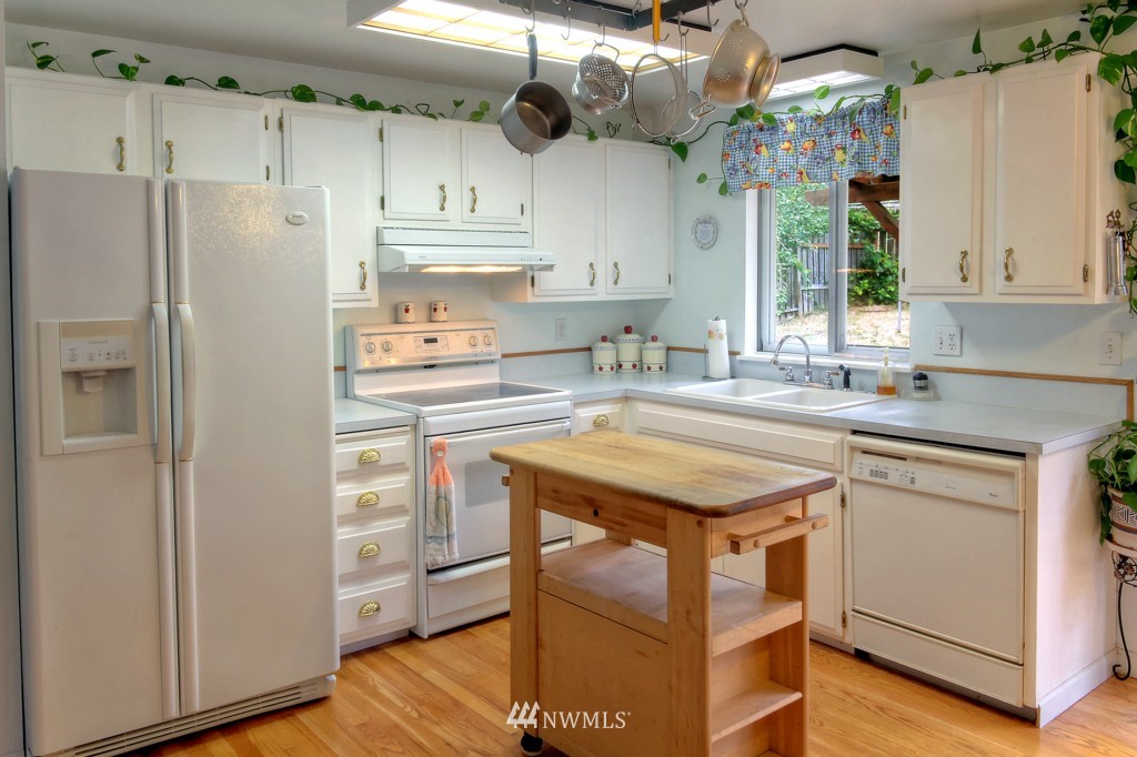 21419 6th Avenue West Bothell, WA 98021 - Photo 7 of 15