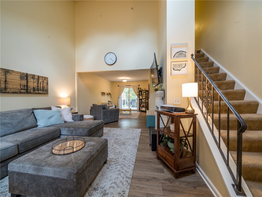 1058 Cunningham Drive Victor, NY 14564 - Photo 4 of 24 LR_1