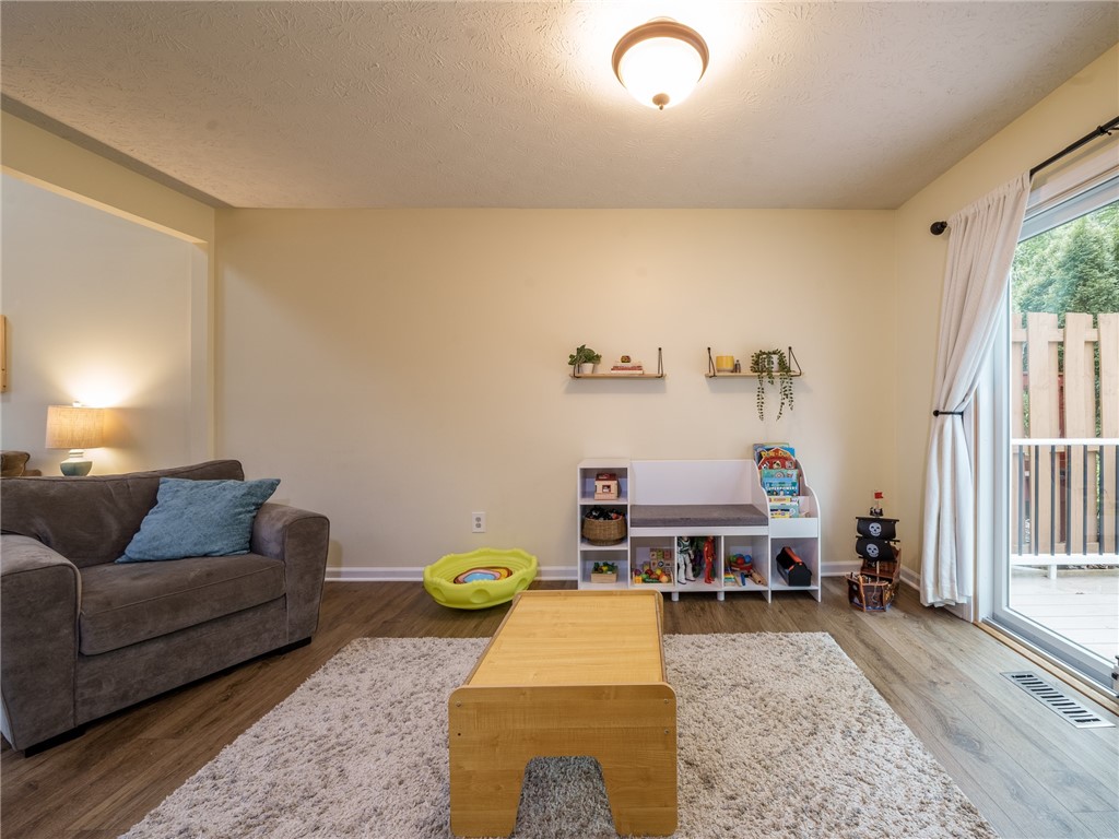 1058 Cunningham Drive Victor, NY 14564 - Photo 6 of 24 LR_2