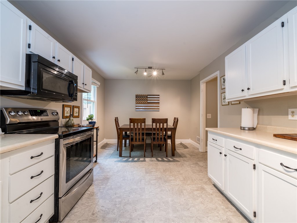 1058 Cunningham Drive Victor, NY 14564 - Photo 9 of 24 Kitchen_1